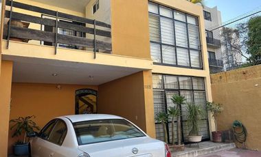 VENTA  DE CASA EN CHAPULTEPEC COUNTRY.  INVERSIÓN, ZONA FIANCIERA DE GDL.