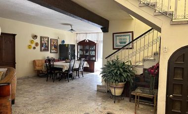 VENTA  DE CASA EN CHAPULTEPEC COUNTRY.  INVERSIÓN, ZONA FIANCIERA DE GDL.