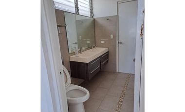 SE ALQUILA CASA REMODELADA EN SAN FRANCISCO - LOMA ALEGRE