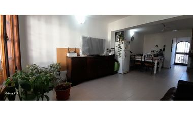 SE VENDE PH EN BARRIO SAN RAFAEL, DESPEÑADEROS