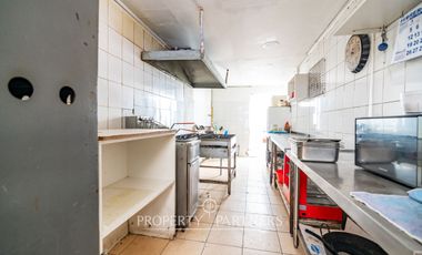 ¡¡Oferta!!! Casa con local comercial en calle con alto tránsito