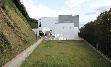 Vendo maravillosa casa de lujo en Las Palmas MEDELLIN.