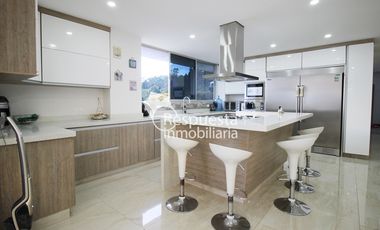 Vendo maravillosa casa de lujo en Las Palmas MEDELLIN.