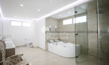 Vendo maravillosa casa de lujo en Las Palmas MEDELLIN.