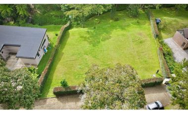 Venta Lote con Quebrada Parcelacion El Retiro Exotica con Bosque