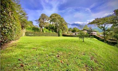 Venta Lote con Quebrada Parcelacion El Retiro Exotica con Bosque