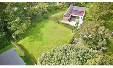 Venta Lote con Quebrada Parcelacion El Retiro Exotica con Bosque