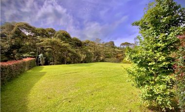 Venta Lote con Quebrada Parcelacion El Retiro Exotica con Bosque