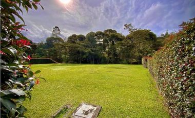 Venta Lote con Quebrada Parcelacion El Retiro Exotica con Bosque