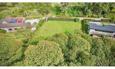 Venta Lote con Quebrada Parcelacion El Retiro Exotica con Bosque