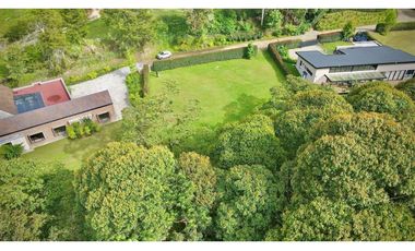 Venta Lote con Quebrada Parcelacion El Retiro Exotica con Bosque