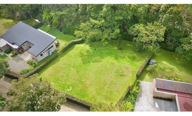 Venta Lote con Quebrada Parcelacion El Retiro Exotica con Bosque