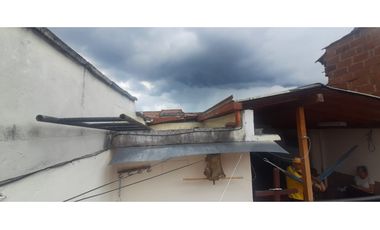 EN VENTA PROPIEDAD DE TRES PLANTAS EN EL MUNICIPIO DE ITAGUI / S/357