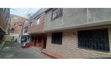 EN VENTA PROPIEDAD DE TRES PLANTAS EN EL MUNICIPIO DE ITAGUI / S/357