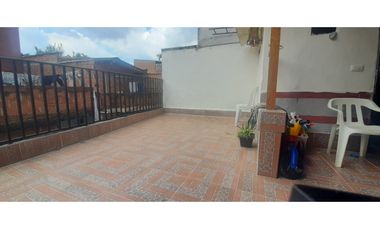 EN VENTA PROPIEDAD DE TRES PLANTAS EN EL MUNICIPIO DE ITAGUI / S/357