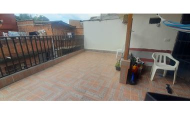 EN VENTA PROPIEDAD DE TRES PLANTAS EN EL MUNICIPIO DE ITAGUI / S/357