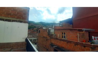 EN VENTA PROPIEDAD DE TRES PLANTAS EN EL MUNICIPIO DE ITAGUI / S/357