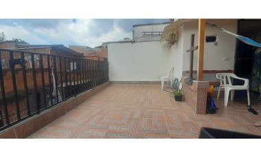 EN VENTA PROPIEDAD DE TRES PLANTAS EN EL MUNICIPIO DE ITAGUI / S/357