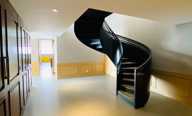 Venta PH, Las Lomas 550m hab + 100m de Roof Garden Privado