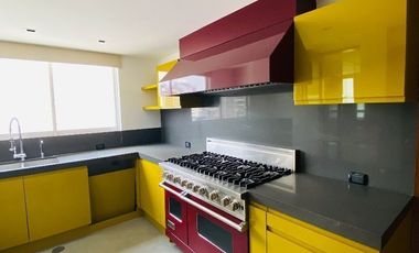 Venta PH, Las Lomas 550m hab + 100m de Roof Garden Privado