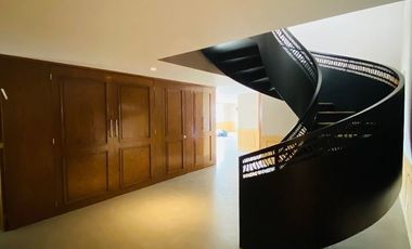 Venta PH, Las Lomas 550m hab + 100m de Roof Garden Privado