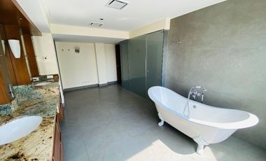 Venta PH, Las Lomas 550m hab + 100m de Roof Garden Privado