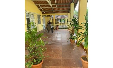 VENDO HERMOSA CASA EN URB. WEST VILLAGE HATO MONTAÑA