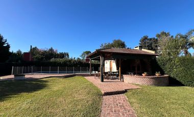 Casa quinta en venta de 1400m2 ubicado en Mercedes