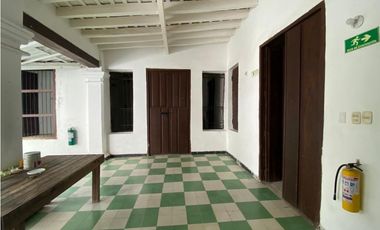 Casa en venta a una cuadra del parque de los novios