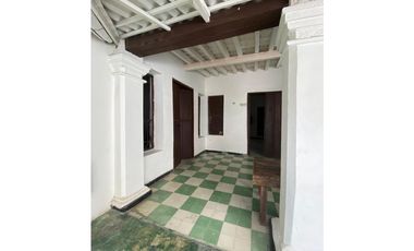 Casa en venta a una cuadra del parque de los novios