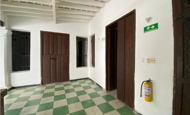 Casa en venta a una cuadra del parque de los novios