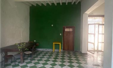 Casa en venta a una cuadra del parque de los novios