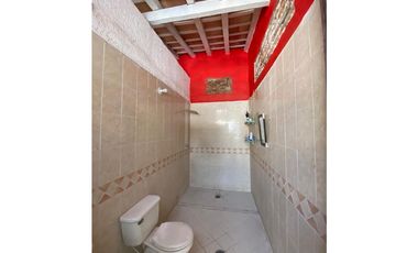 Casa en venta a una cuadra del parque de los novios