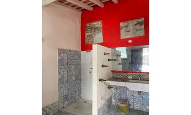 Casa en venta a una cuadra del parque de los novios