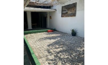 Casa en venta a una cuadra del parque de los novios