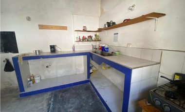 Casa en venta a una cuadra del parque de los novios