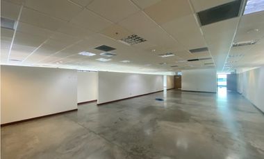OFICINA EN ALQUILER EN EDIFICIO CORPORATIVO ZONA CENTRO PEREIRA