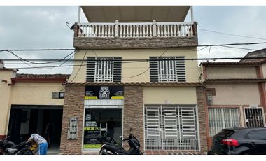 Edificio con apartamentos más local en venta Barrio Santa Rita Palmira
