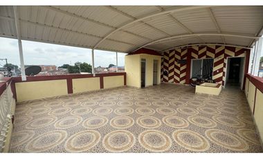 Edificio con apartamentos más local en venta Barrio Santa Rita Palmira