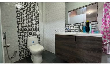 Edificio con apartamentos más local en venta Barrio Santa Rita Palmira