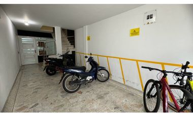Edificio con apartamentos más local en venta Barrio Santa Rita Palmira