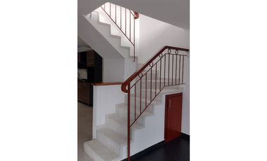 SE VENDE O PERMUTA  HERMOSA CASA EN CARTAGO