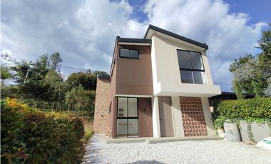 VENDO HERMOSA CASA EN PARCELACION RIONEGRO