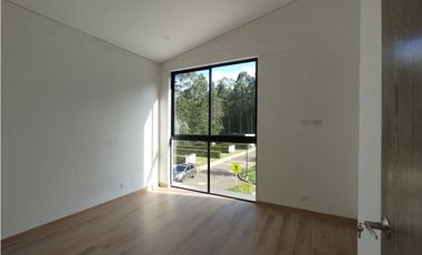 VENDO HERMOSA CASA EN PARCELACION RIONEGRO