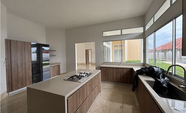 VENTA DE CASA EN CONJUNTO RESIDENCIAL SOBRE LA VIA  MONTERIA - CERETE