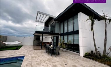 Casa de lujo con piscina en Urb. Marina Blue, Manta