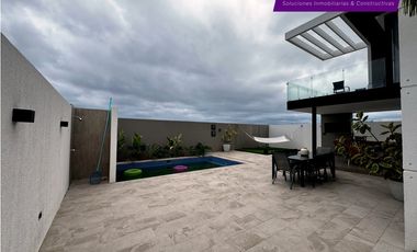 Casa de lujo con piscina en Urb. Marina Blue, Manta