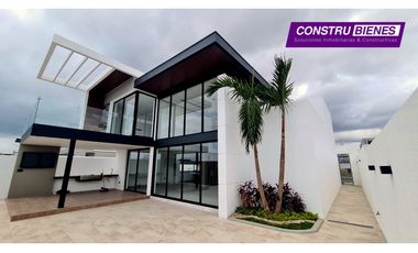 Casa de lujo con piscina en Urb. Marina Blue, Manta