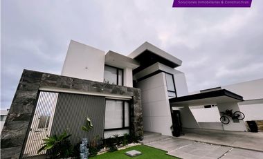 Casa de lujo con piscina en Urb. Marina Blue, Manta