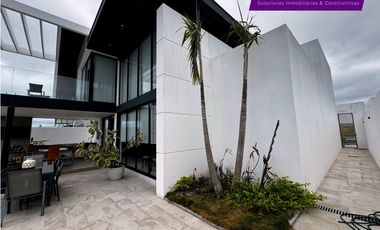 Casa de lujo con piscina en Urb. Marina Blue, Manta